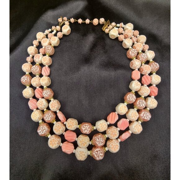 Vintage 1960s Pink Flower Beaded Necklace - Picture 2 of 4